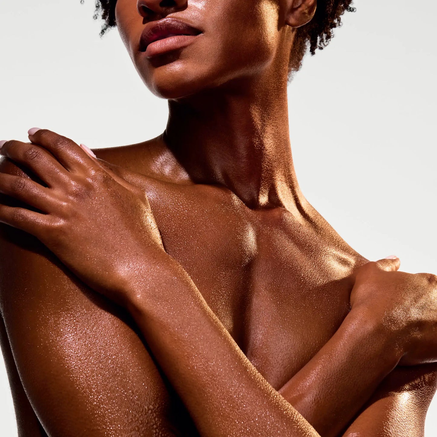 the-glow-getter-multi-oil-body-scrub-e6 NATR-40028-Alt-Image-The_Glow_Getter_Multi-Oil_Body_Scrub-06_1.webp